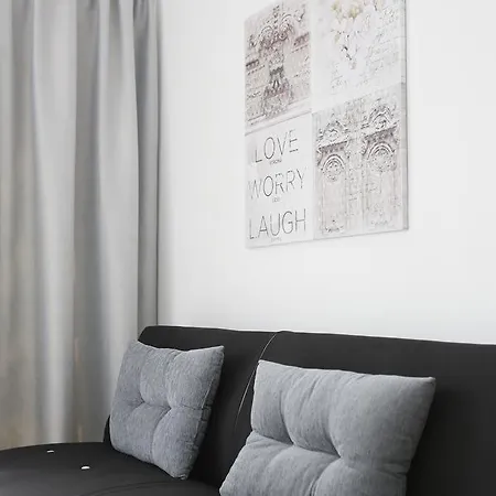 Aparthotel California Rooms